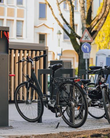 Fahrradbügel und Reparaturstation am Münsterplatz