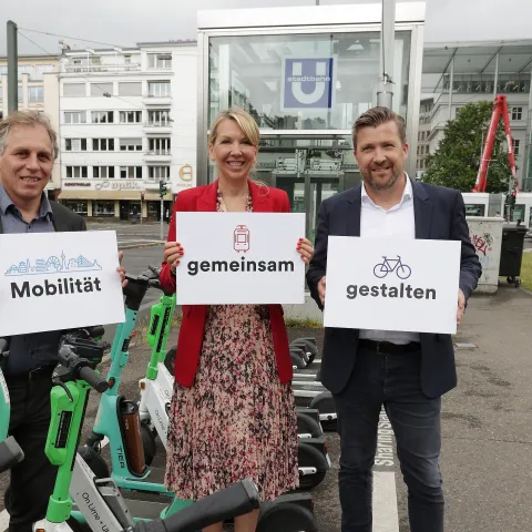 Umwelt-und Mobilitätsdezernent Jochen Kral, Rheinbahn Vorständin Annette Grabbe und CMD-Geschäftsführer Rolf Neumann