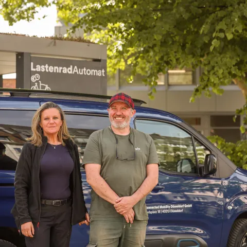 Katharina und Martin bei der Betriebstour der CMD 