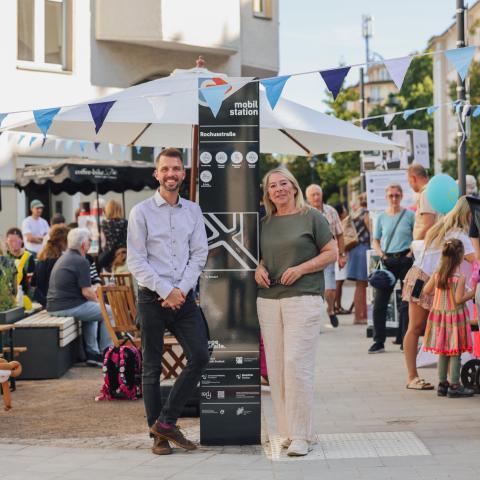 Dr. David Rüdiger und Sabine Schmidt Eröffnung Mobilitätsstation Rochusstraße