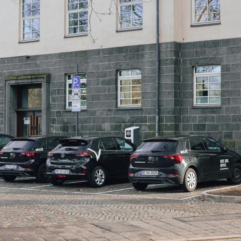 Carsharing Fahrzeuge an der Mobilitätsstation Kunstakademie